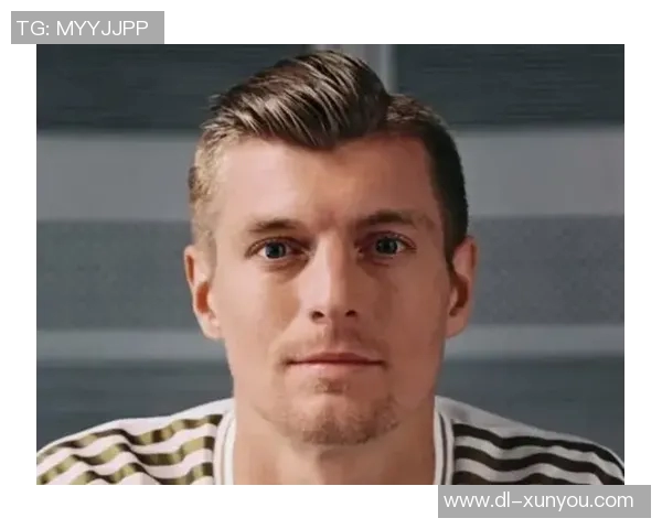 克罗斯在足球历史中的地位与影响力探讨及其职业生涯的辉煌成就回顾